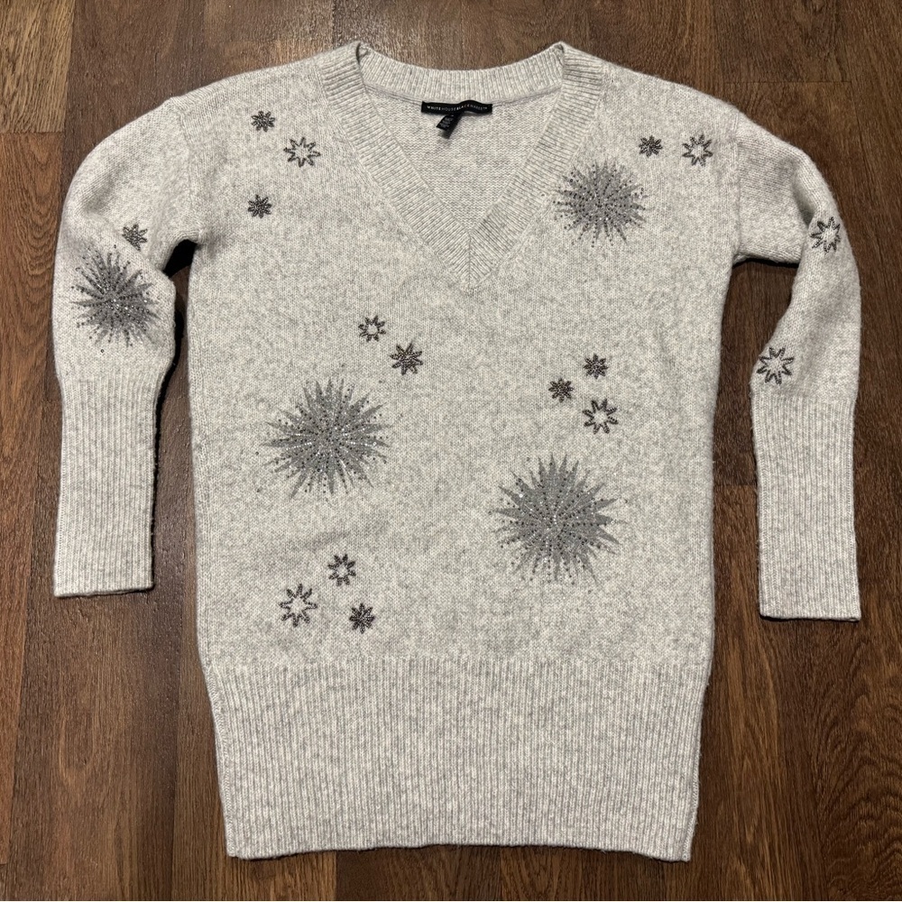 WHBM Snowflake Embellished V-Neck Tunic Sweater Light Gray Size Small Wool Blend - Picture 3 of 10